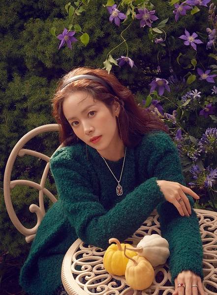 ▲골든듀 2021 F/W ‘지베르니 포 시즌스 컬렉션’ X 한지민 화보 / 사진=골든듀