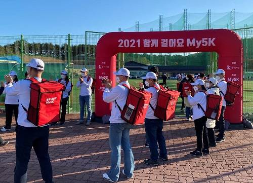 ▲NCMN이 진행한 '2021 함께 걸어요 MY5K 사랑 나눔 걷기 캠페인' 참가자들의 모습 / 사진=NCMN