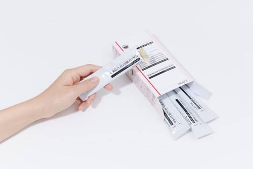 ▲연어 DNA를 함유한 ‘여에스더 엘라스틴 디엔에이’ / 사진=에스더포뮬러