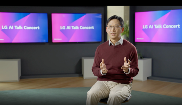 ▲배경훈 LG AI연구원장이 14일 진행된 LG AI 토크 콘서트에서 키노트 스피치를 하고 있다. / 사진=LG