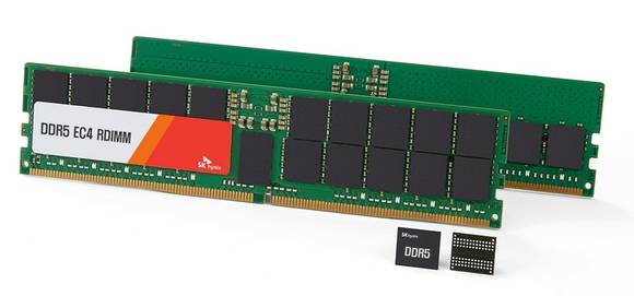 ▲SK하이닉스가 업계 최초로 샘플 출하한 24Gb DDR5 D램과 96GB, 48GB D램 모듈 / 사진=SK하이닉스