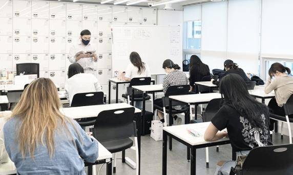 ▲올댓뷰티아카데미 자격증 취득반 수업 현장 / 사진=올댓뷰티아카데미