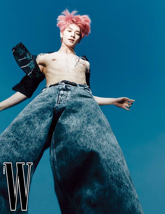 ▲셀린느(CELINE)는 NCT 태용 그리고 패션 매거진 더블유 코리아와 함께한 화보를 공개했다. / 사진=더블유 코리아