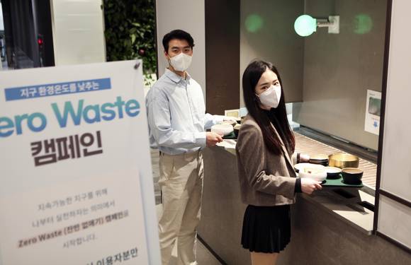▲SK텔레콤은 ESG스타트업 누비랩과 함께 AI 푸드스캔 기술을 활용해 음식물 쓰레기를 줄이는 ‘제로 웨이스트 캠페인(Zero Waste Campaign)에 나선다고 밝혔다. / 사진=SK텔레콤