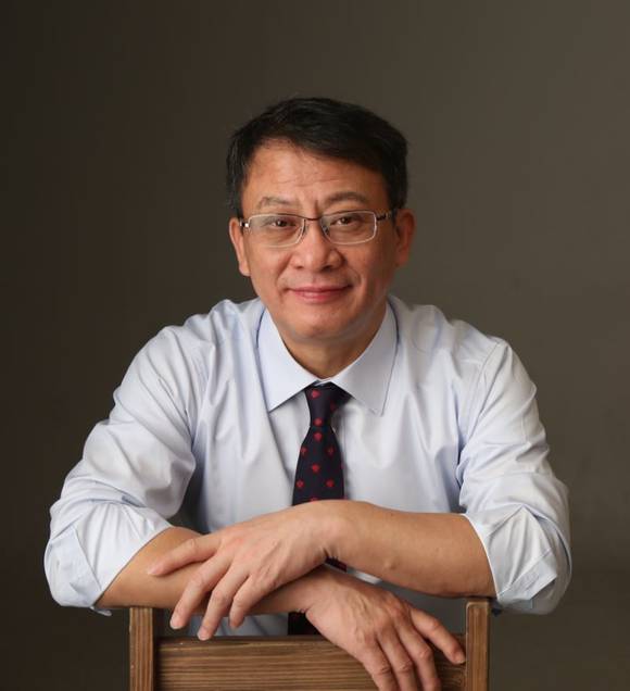 ▲김광용 교수는 “비즈니스 도메인 지식은 풍부하지만 머신러닝에 대한 전문지식이 없어 AI 활용에 두려움을 갖고 있는 기업의 현업 부서 담당자들이 오토ML을 통해 쉽게 데이터를 분석하고 인사이트를 얻는 경험을 할 수 있다”고 설명했다.