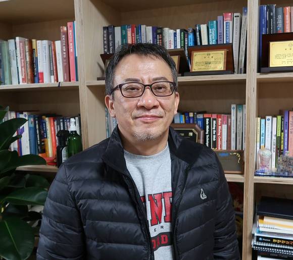 ▲김광용 교수는 “AI를 두려워하지 말고 데이터로부터 쉽게 지식을 도출하는 경험을 쌓음으로써 AI 시대에 필요한 창의력을 키우고 새롭고 참신한 비즈니스 모델을 만들 수 있다”고 강조했다.