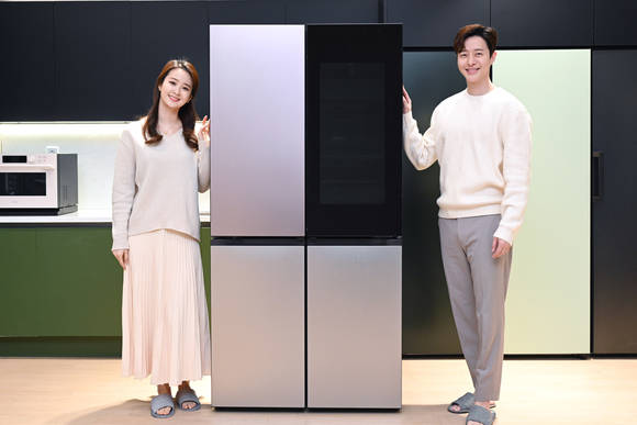 ▲LG전자가 최근 새로운 오브제컬렉션 색상인 ‘스톤 클레이 핑크’와 ‘스톤 실버’를 선보였다. / 사진=LG전자