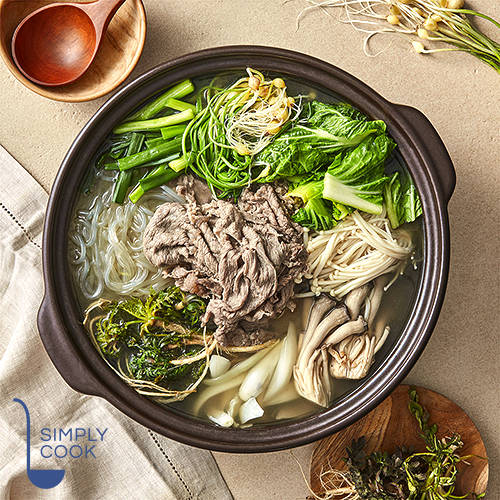 ▲삼색봄나물 소불고기 전골 밀키트 / 사진=GS리테일