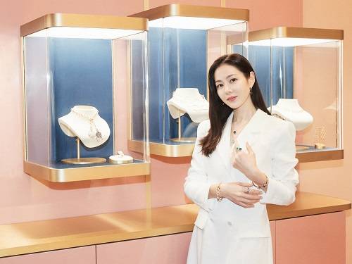 ▲이탈리안 패션 파인 주얼리 브랜드 포멜라토 현대백화점 판교점 팝업스토어에 배우 손예진이 참석했다. / 사진= 포멜라토