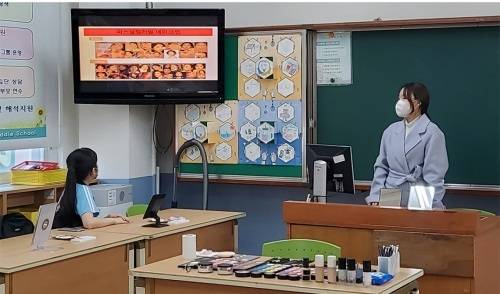 ▲올댓뷰티아카데미 청소년 메이크업아티스트 진로체험 특강 / 사진=올댓뷰티아카데미