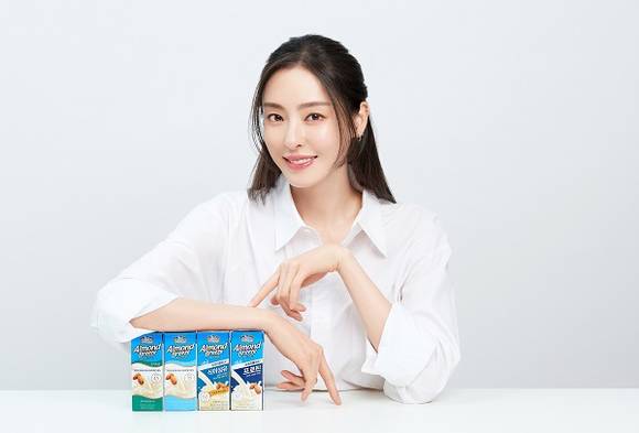 ▲아몬드브리즈 광고 촬영 현장 / 사진=아몬드브리즈