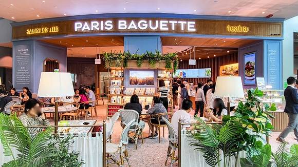 ▲싱가포르 래플스 시티(Raffles City)에 파리바게뜨 12번째 점포인 래플스시티점을 열었다. / 사진=파리바게뜨