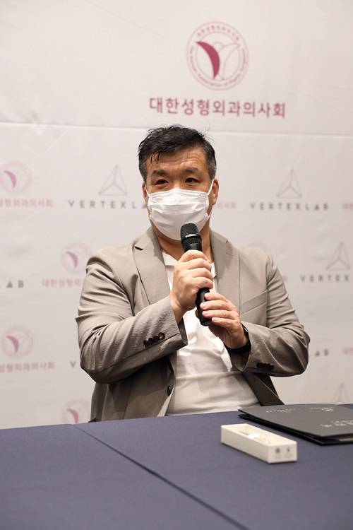 ▲이익준 대한성형외과의사회 회장 / 사진=버텍스랩