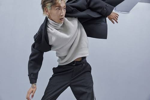 ▲티아이포맨(T·I FOR MEN)이 2022 F/W 시즌을 위한 ‘코스믹 라이프(COSMIC LIFE)’ 컬렉션 캠페인을 공개했다. / 사진=티아이포맨 (T.I FOR MEN)