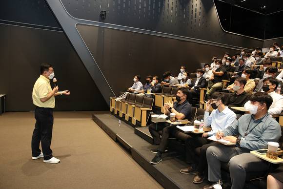 ▲한화건설이 지난 28일 서울 장교동 한화빌딩 오디토리움에서 H-디벨로퍼 프로그램을 개최했다. / 사진=한화건설
