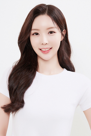 ▲‘한류닷컴과 함께하는 제16회 고양-한스타 SBO 연예인야구리그’ 시구자로 나서는 김지연