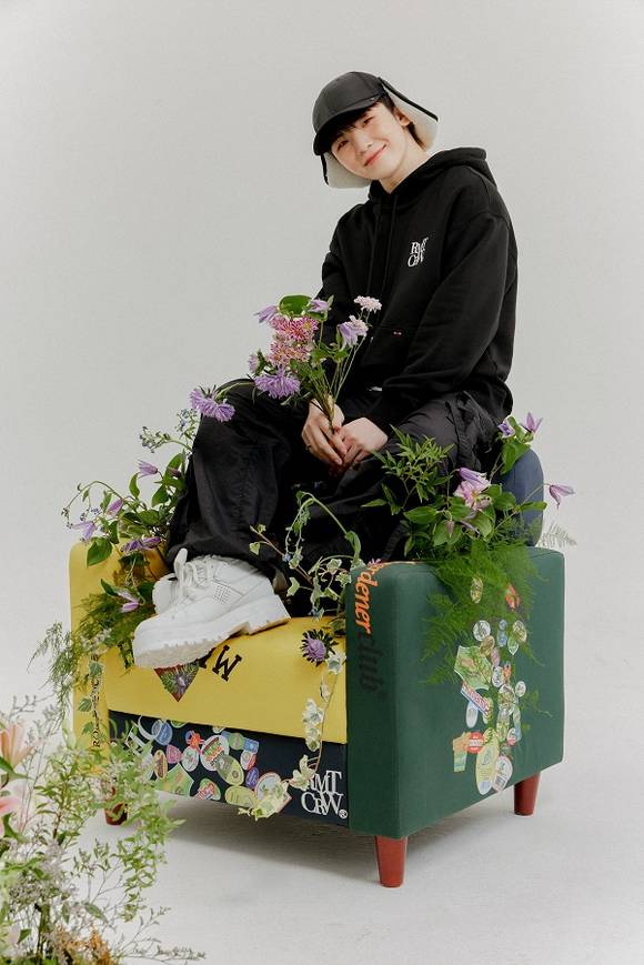 ▲로맨틱크라운 ‘세븐틴 우지’ 22FW 이미지 / 사진=로맨틱크라운