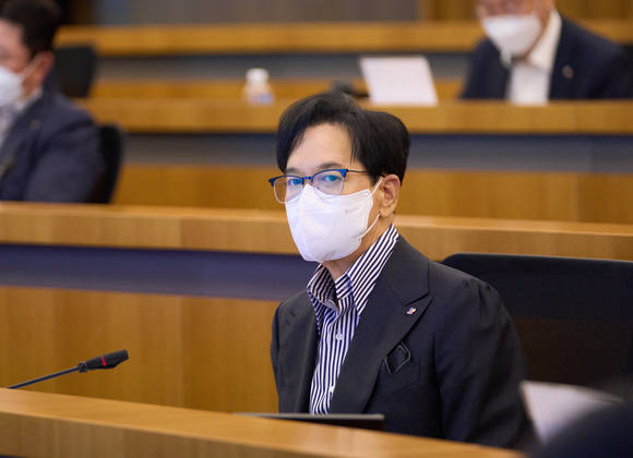 ▲CJ 이재현 회장이 27일 CJ인재원에서 열린 'CEO미팅'에 참석, 그룹 경영진들과 함께 2023~2025 중기전략 수립 방향성을 논의하고 있다. / 사진=CJ