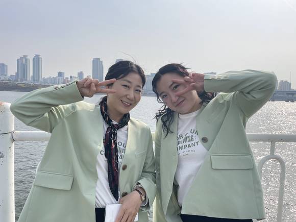 ▲라미란 대역으로 인연이 된 시구자 박지혜(오른쪽) / 사진=SBO