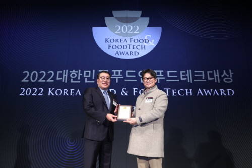 ▲2022 대한민국 푸드앤푸드테크 대상에서 수상한 김경대 식품연구소장 / 사진=에쓰푸드