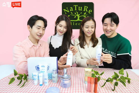 ▲LG생활건강 내추럴 뷰티크리에이터들이 라이브커머스 전문가 과정 교육 실습에 참여하고 있다. / 사진=LG생활건강