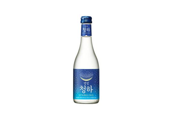 ▲ 8개월여만에 1000만 병 판매를 돌파한 ‘별빛청하’ / 사진=롯데칠성음료