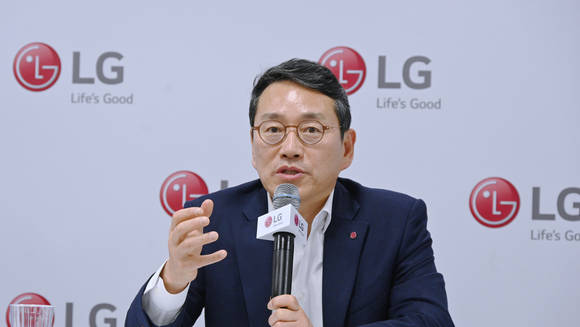 ▲조주완 LG전자 CEO는 6일(현지시간) CES 2023에서 기자간담회를 열고 LG전자의 미래 비전과 사업 경쟁력 강화 전략을 밝혔다. / 사진=LG전자