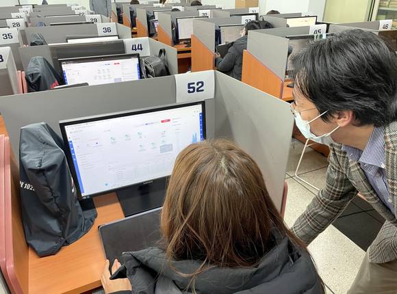 ▲딥노이드는 인하대 의대 본과 2학년 학생들에게 최신 의료 AI 진단기술을 교육하기 위해 노코드 플랫폼 ‘딥파이’(DEEP:PHI)를 활용한 AI진단모델 개발 및 교육을 진행했다고 밝혔다. / 사진=딥노이드