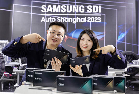 ▲삼성SDI가 '오토 상하이 2023'에 참가해 PRiMX 배터리를 소개하고 있다. / 사진=삼성SDI
