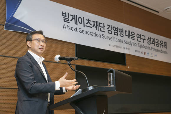▲임승혁 KT 헬스케어사업단장이 성과공유회에서 ‘감염병 대비를 위한 차세대 방역 연구’ 성과공유회에서 모바일 감시 체계를 주제로 발표하고 있다. / 사진=KT