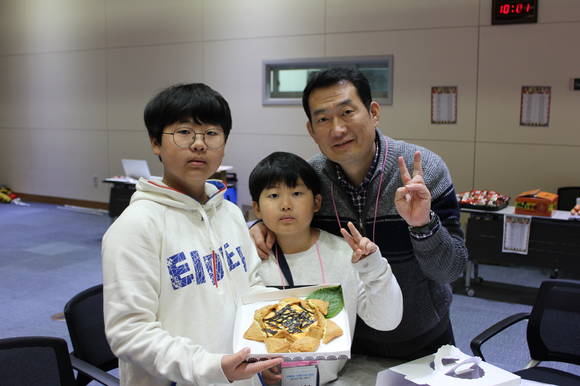 ▲그룹 연수원인 LS미래원에서 열린 아빠캠프에 참가한 LS임직원 가족 / 사진=LS그룹