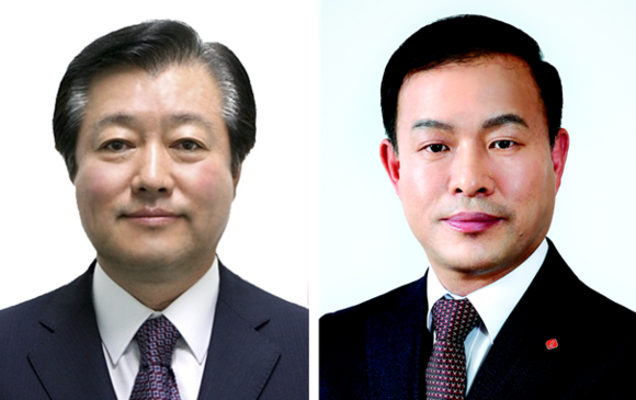 ▲이영구 롯데그룹 식품군 총괄대표 부회장(왼쪽), 이훈기 롯데그룹 화학군 총괄대표 사장 / 사진=롯데 롯데, 역대급 세대교체 단행…계열사 CEO 14명 아웃