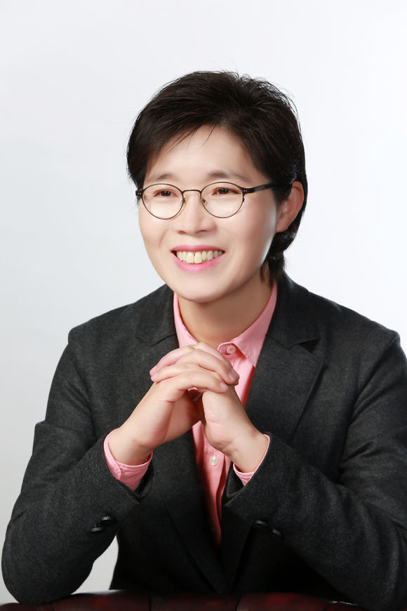 ▲이정애 LG생활건강 대표이사 / 사진=LG생활건강 이정애 LG생활건강 사장, “2024년은 변곡점의 한 해가 될 것”
