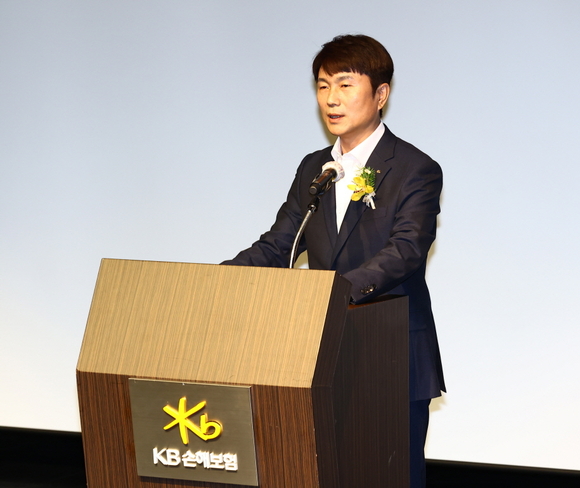 ▲구본욱 KB손해보험 신임 대표가 취임식에서 발표를 하고 있다. / 사진=KB손해보험 KB손해보험, 구본욱 신임 대표이사 취임