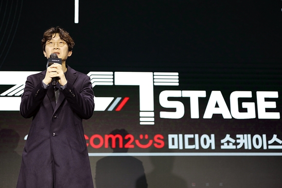 ▲이주환 컴투스 대표가 2024 컴투스 미디어 쇼케이스에서 발표하고 있다. / 사진=컴투스 이주환 컴투스 대표 “글로벌 톱 티어 퍼블리셔 되겠다”