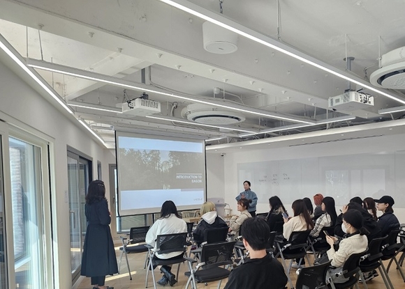 ▲2023년 서교동 이건하우스에서 진행한 이건 아카데미 현장 / 사진=이건 이건산업∙이건창호, 봄맞이 SNS 이벤트 실시