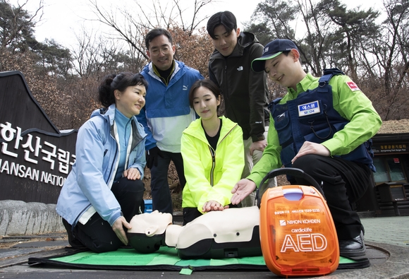 에스원, 의무화 대상 확대 속 AED 판매 불티