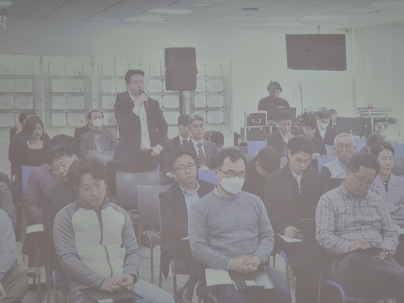 ▲김형균 차파트너스자산운용 본부장이 박철완 전 상무 측 주주제안 배경을 설명하고 있다. 2년 만에 불거진 금호석유화학 경영권 분쟁, 박철완 전 상무 완패