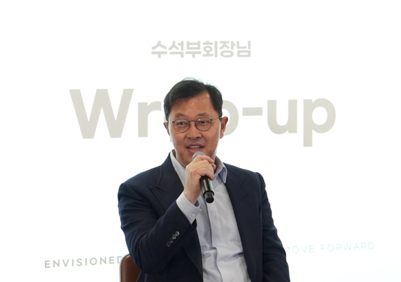 ▲최재원 SK온 수석부회장이 지난 24일 타운홀 미팅을 진행하고 있다. / 사진=SK온 최재원 SK온 수석부회장이 제시하는 SK온 배터리 청사진