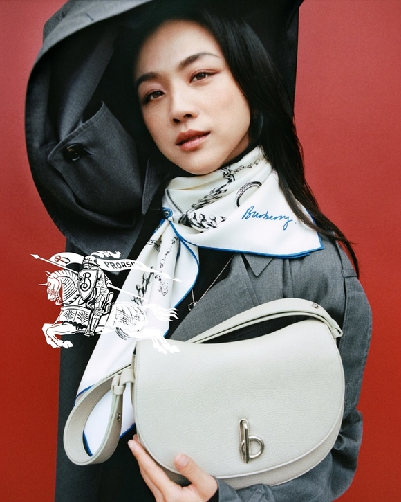 ▲버버리 로킹 홀스 백 캠페인 / 사진=Courtesy of Burberry 버버리, ‘로킹 홀스 백’ 캠페인 공개…배우 전지현, 탕웨이 출연