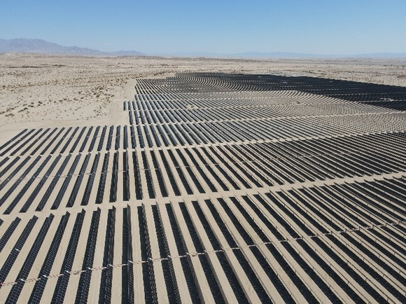 ▲한화큐셀이 완공한 미국 캘리포니아주 소재 태양광 발전소(50MW) / 사진=한화큐셀