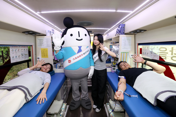▲대우건설 임직원이 헌혈 캠페인에 참여하고 있다. / 사진=대우건설 대우건설, 2025 전사 헌혈캠페인 실시