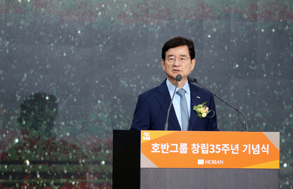 ▲김선규 호반그룹 회장이 호반그룹 창립 35주년 기념식에서 기념사를 하고 있다. / 사진=호반그룹 호반그룹, 창립 35주년 기념식 개최