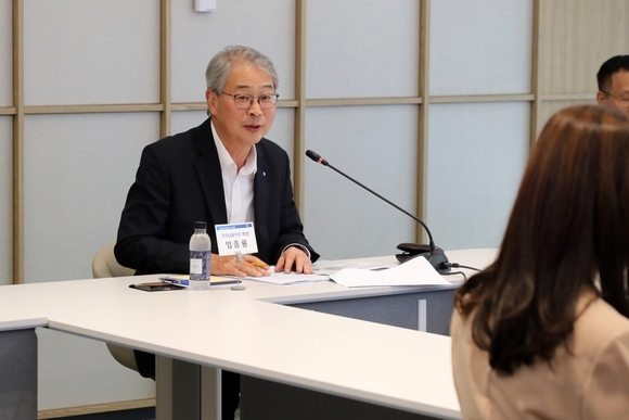 ▲임종룡 우리금융지주 회장 / 사진=우리금융그룹 임종룡 회장, 전 회장 친인척 부적정 대출에 절박한 심정으로 사과