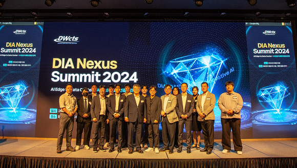 ▲‘DIA 넥서스 서밋 2024’ 컨퍼런스 종료 후 주요 관계자들이 기념촬영을 하고 있다. / 사진=대원씨티에스 대원씨티에스, AI 컨퍼런스 ‘DIA 넥서스 서밋’ 성료