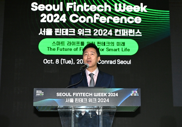 ▲오세훈 서울시장이 8일 오전 여의도 콘래드호텔에서 열린 '서울 핀테크 위크 2024'에 참석해 개회사를 하고 있다. / 사진=서울시청 오세훈 시장, 서울 핀테크 위크 2024 참석…글로벌 핀테크 허브 목표로 기업 적극 지원