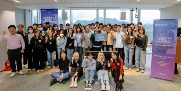 ▲‘마이크로소프트 클라우드 AI 경진대회’ 수상자들이 기념촬영을 하고 있다. / 사진=한국폴리텍대학 한국폴리텍-MS 주관 ‘클라우드 AI 경진대회’ 성료