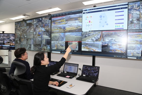 ▲DL이앤씨 본사에 마련된 현장 CCTV 통합관제센터 / 사진=DL이앤씨 DL이앤씨, 현장 CCTV 통합관제 시스템 구축