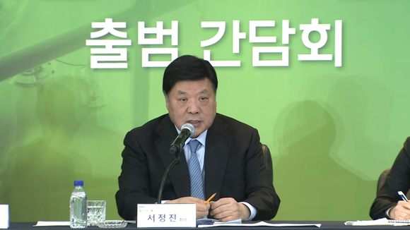 ▲서정진 셀트리온그룹 회장이 17일 온라인으로 진행된 '셀트리온바이오솔루션스 설립 간담회'에서 사업계획을 설명하고 있다. / 사진=셀트리온 셀트리온그룹 CDMO 사업 본격화…‘셀트리온바이오솔루션스’ 출범