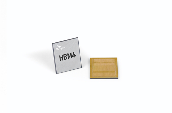 ▲SK하이닉스의 HBM4 12단 샘플 / 사진=SK하이닉스 SK하이닉스, 세계 최초 ‘HBM4’ 12단 샘플 공급